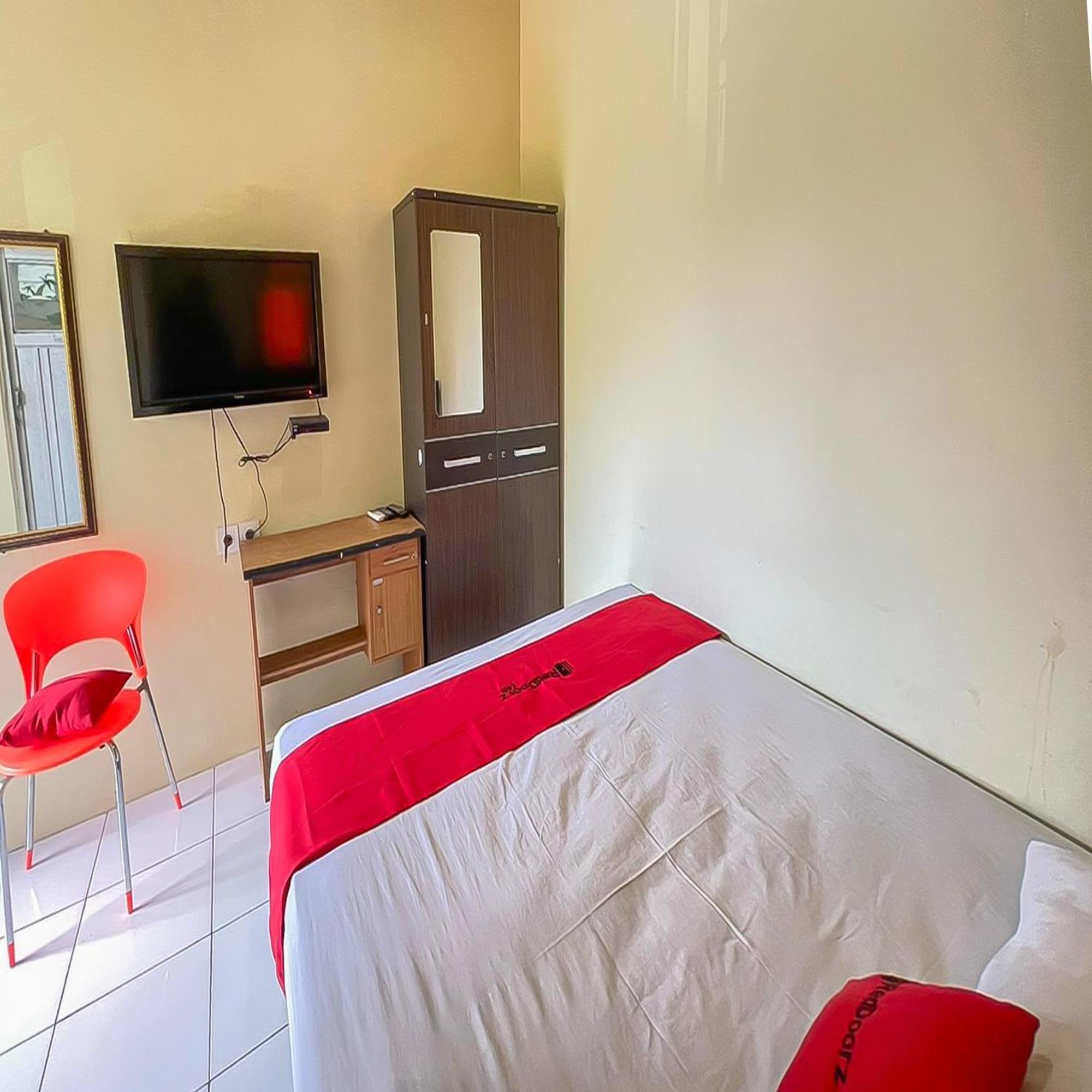 Reddoorz At Wahidin Street Cirebon Hotel Ngoại thất bức ảnh