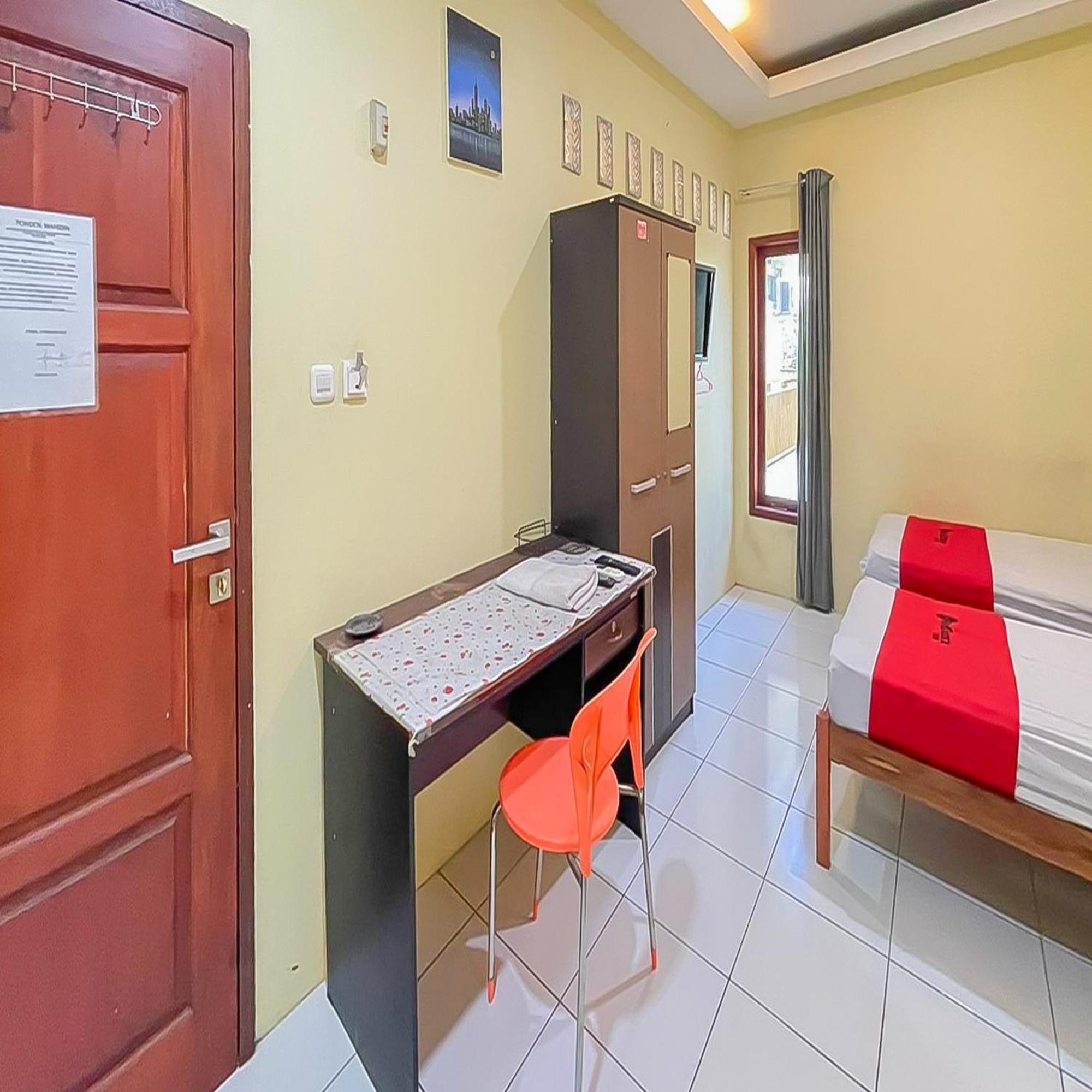 Reddoorz At Wahidin Street Cirebon Hotel Ngoại thất bức ảnh