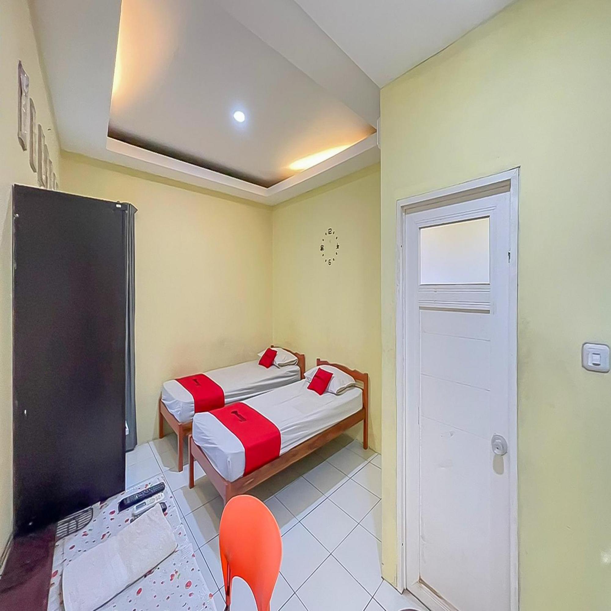 Reddoorz At Wahidin Street Cirebon Hotel Ngoại thất bức ảnh