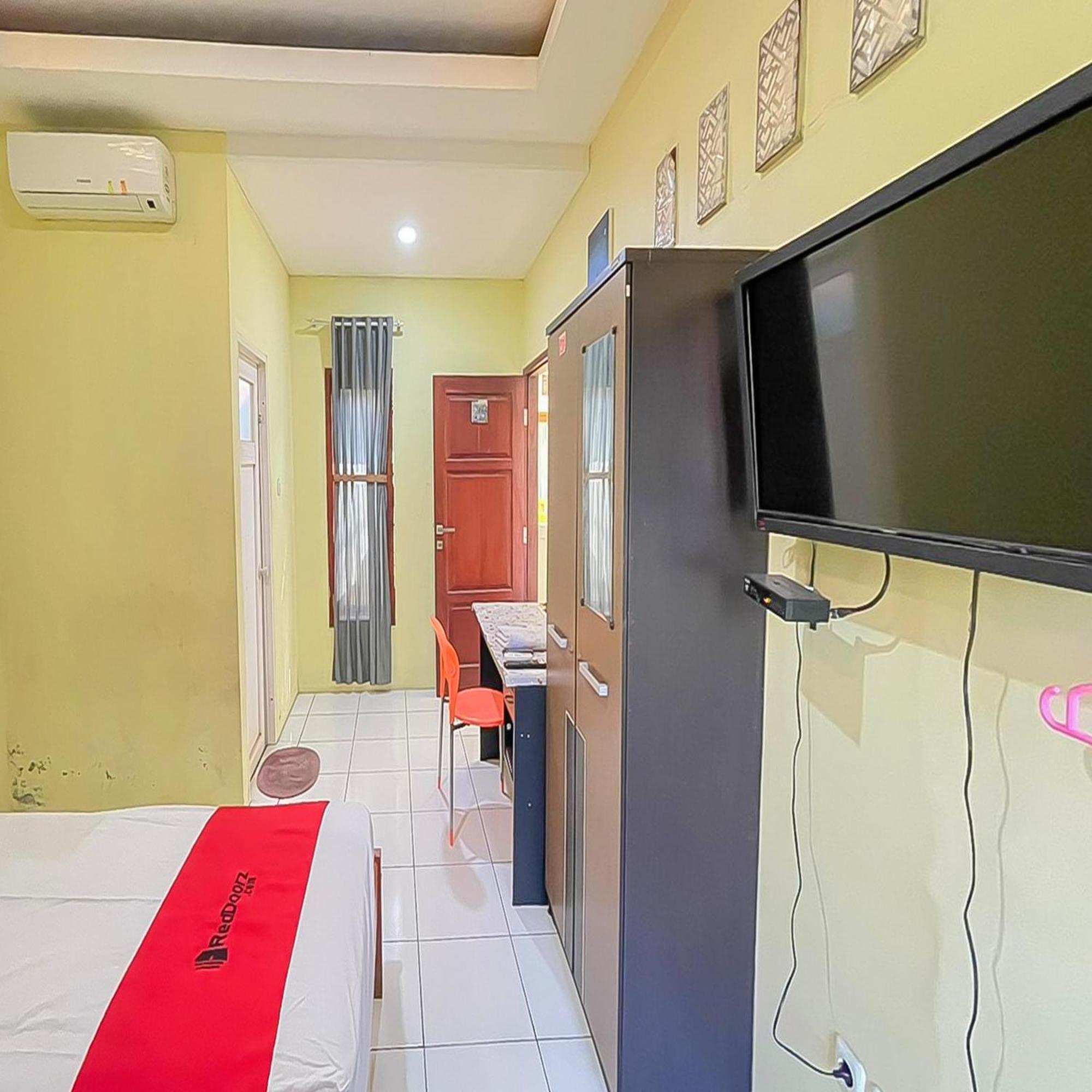 Reddoorz At Wahidin Street Cirebon Hotel Ngoại thất bức ảnh