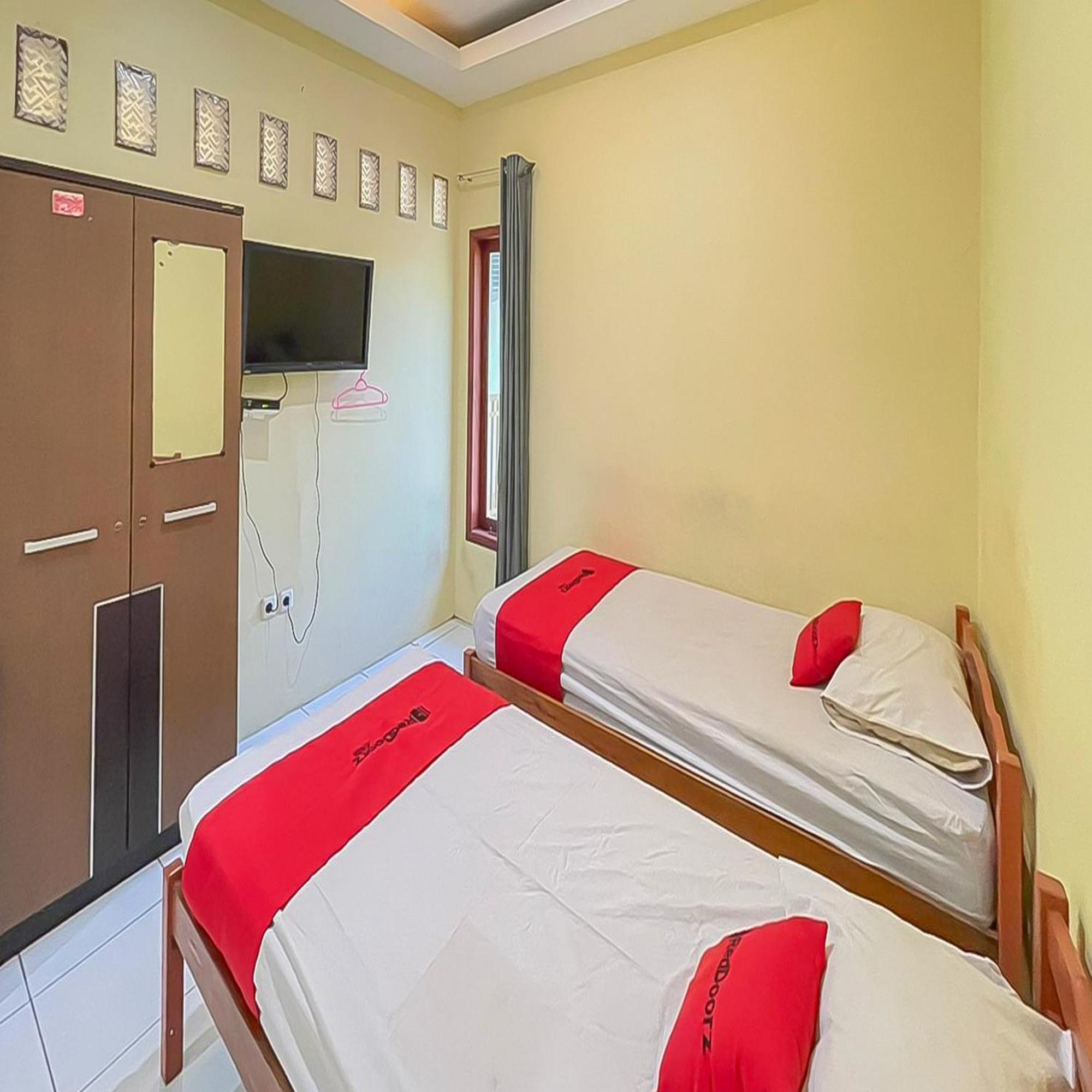 Reddoorz At Wahidin Street Cirebon Hotel Ngoại thất bức ảnh